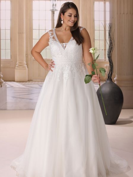 Sagittarius by Ladybird Bridal. Lace and tulle plus size wedding dress