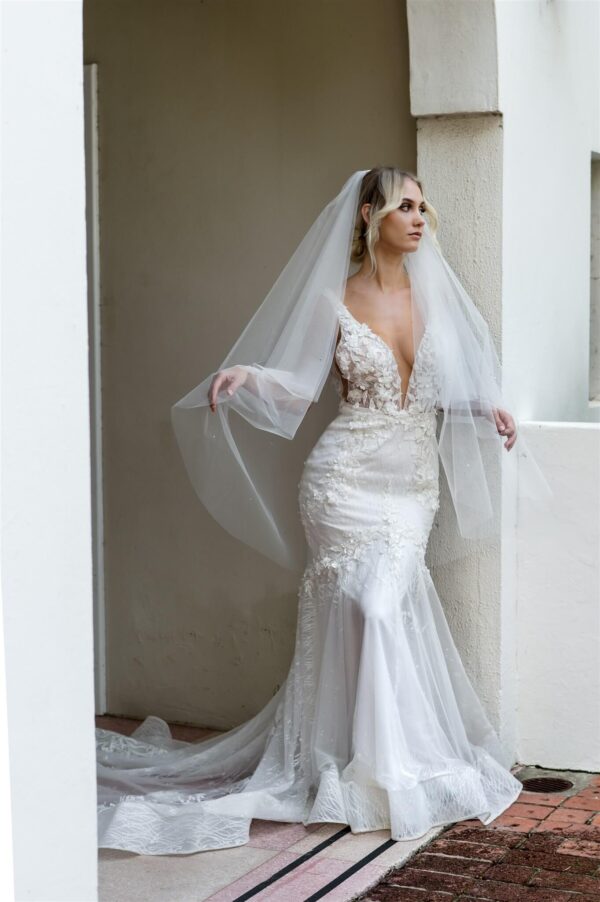 Dreamtime Designs Wendy 66" 2 tier veil in ivory. full view