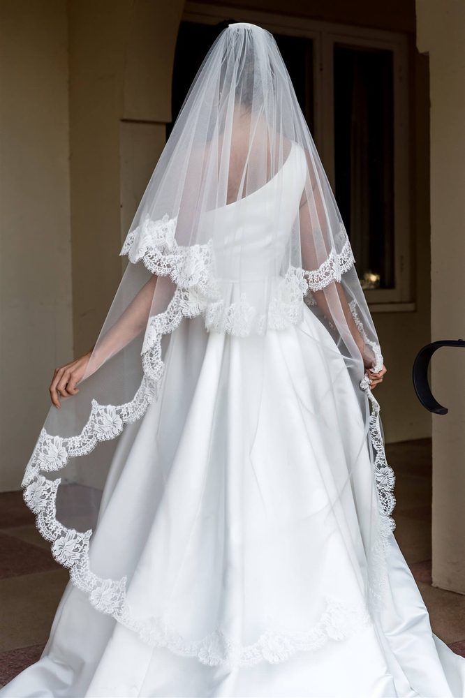 Erica 2 Tier Chantilly Veil - Image 2